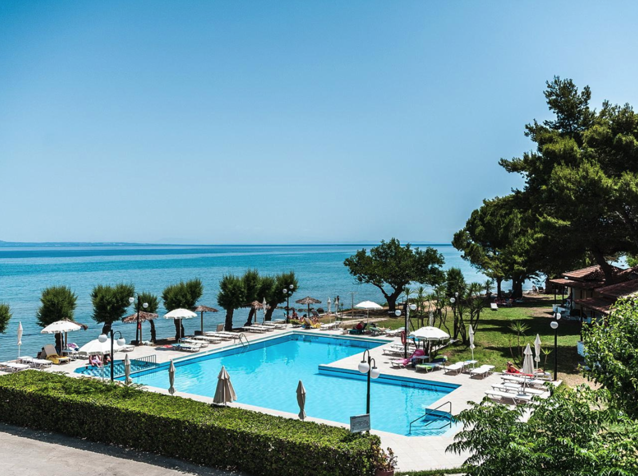 Zwembad bij het 4*-Mimoza Beach Resort op Zakynthos
